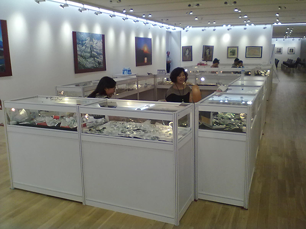 八棱柱珠宝展柜