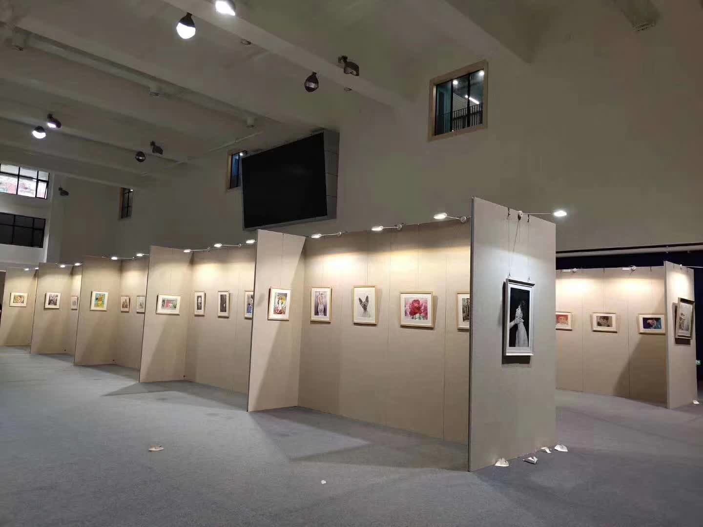 2.4米米黄色无缝展板